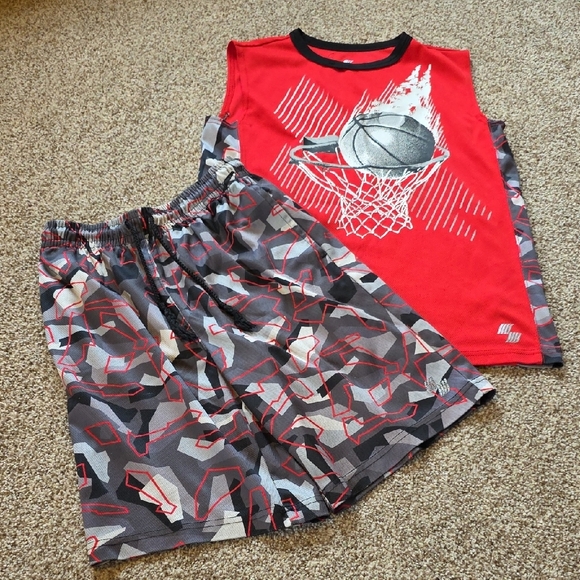 Under Armour and Puma Boys' Clothing Set - Picture 13 of 13